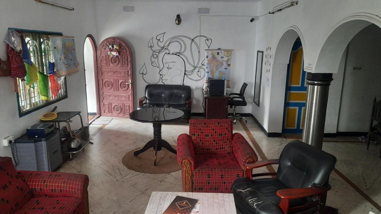 Hostel Gandhi Madras Buitenkant foto